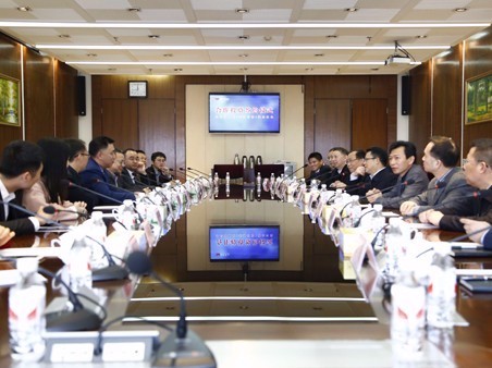 深圳诸侯快讯集团和湖北宜化集团签署投资相助协议